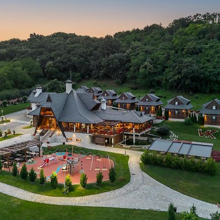 Etno Naselje Vrdnicka Kula Hotel Vrdnik Buitenkant foto