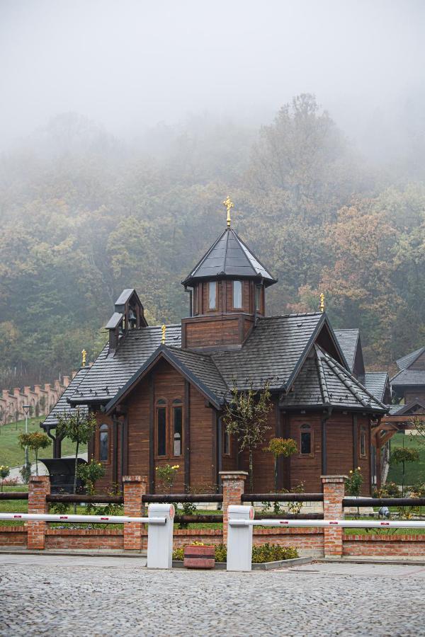 Etno Naselje Vrdnicka Kula Hotel Vrdnik Buitenkant foto