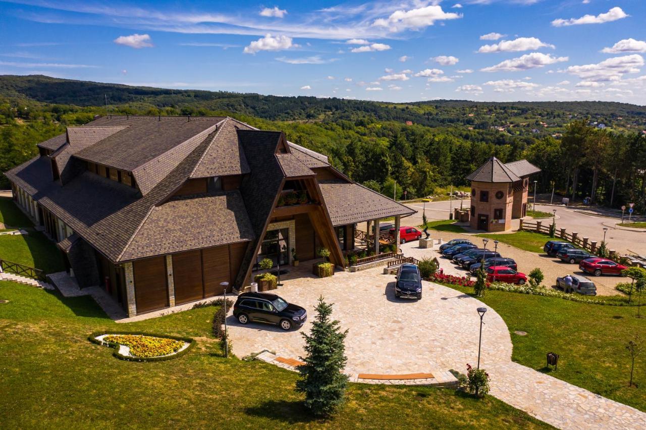 Etno Naselje Vrdnicka Kula Hotel Vrdnik Buitenkant foto