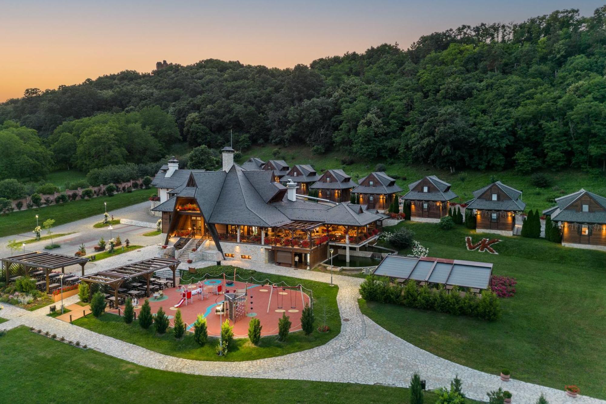 Etno Naselje Vrdnicka Kula Hotel Vrdnik Buitenkant foto