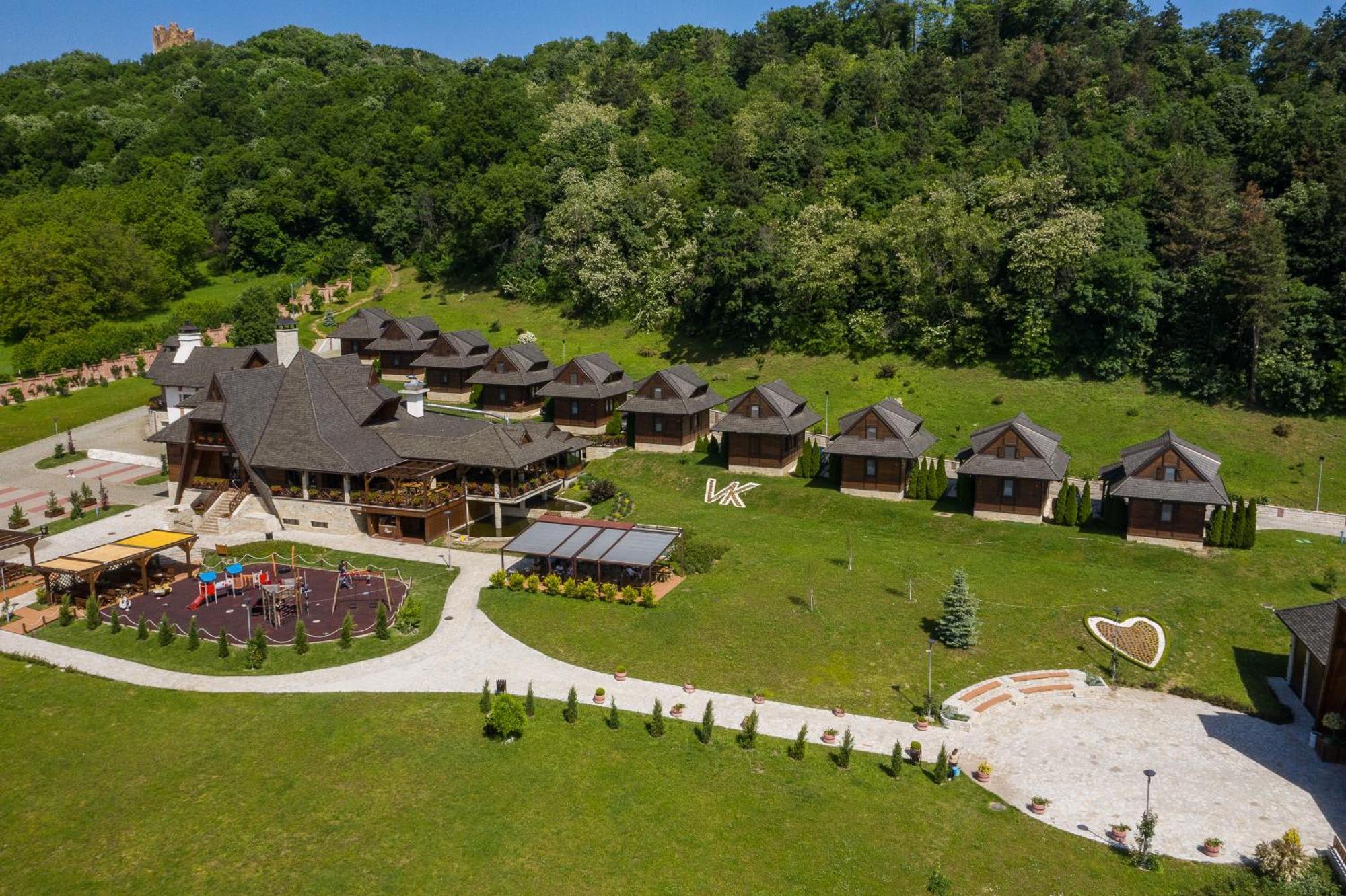 Etno Naselje Vrdnicka Kula Hotel Vrdnik Buitenkant foto