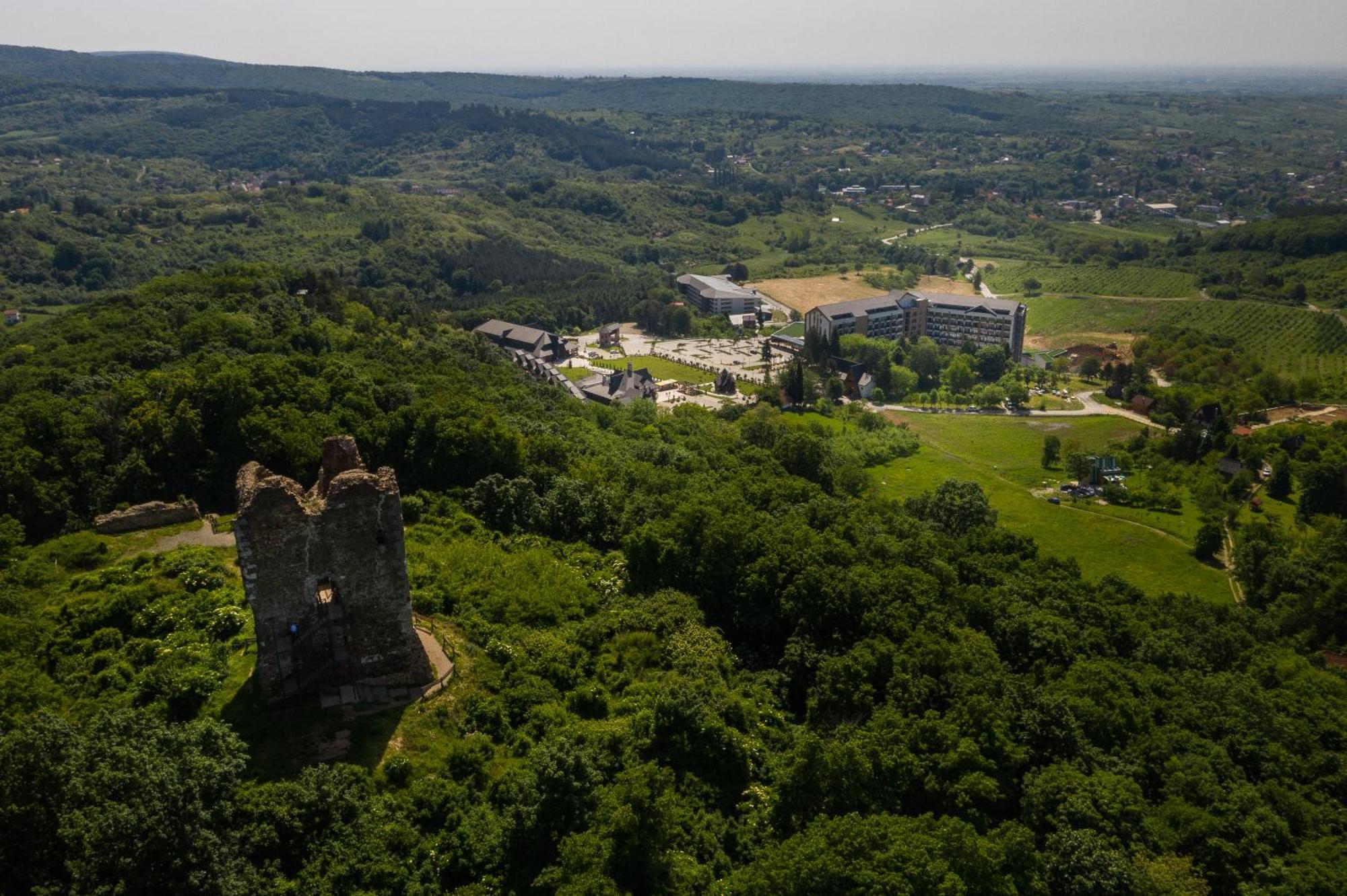 Etno Naselje Vrdnicka Kula Hotel Vrdnik Buitenkant foto